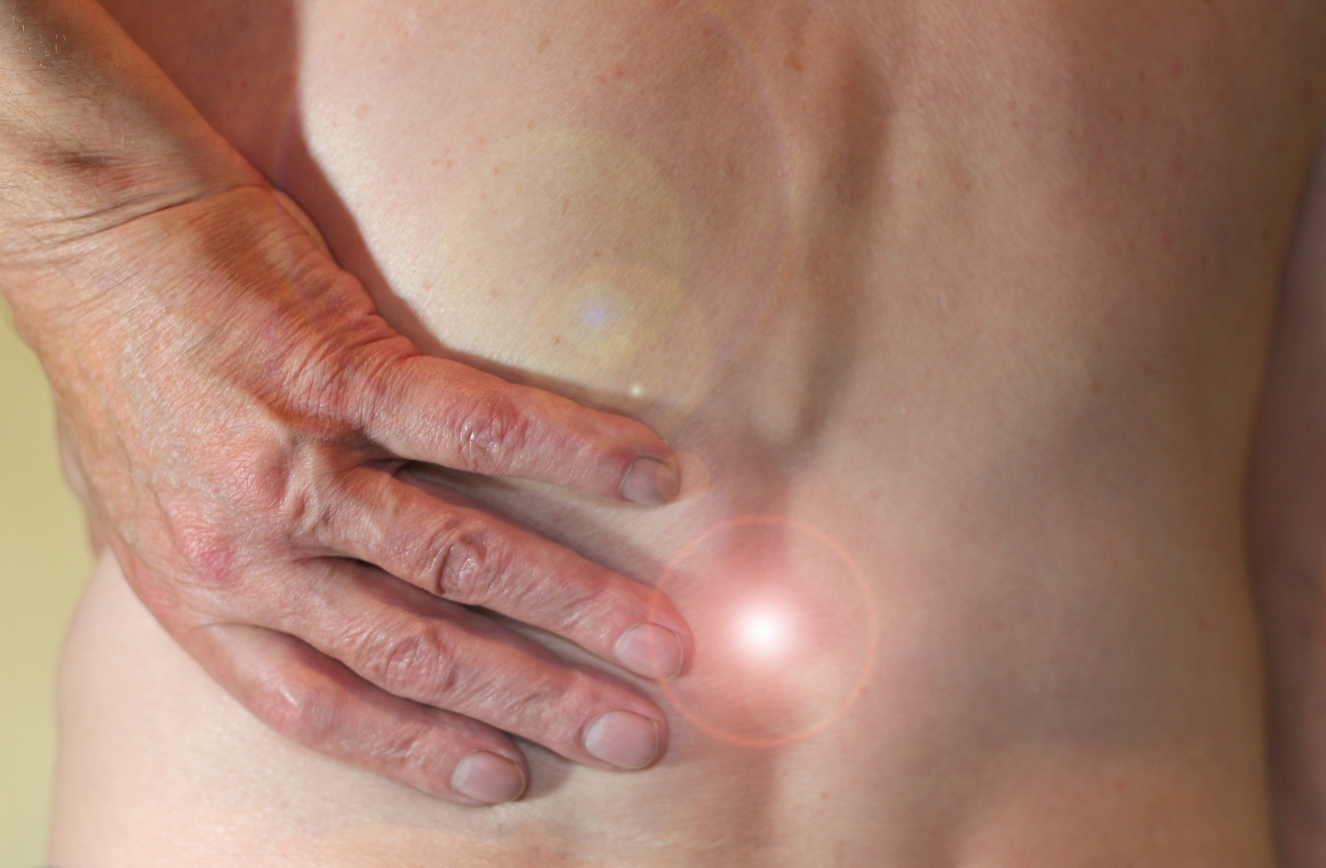 Rückenschmerzen: Enge im Wirbelkanal