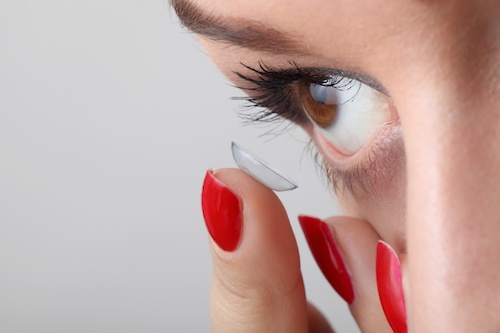 Kontaktlinsenauswahl – so lassen sich die richtigen Linsen finden