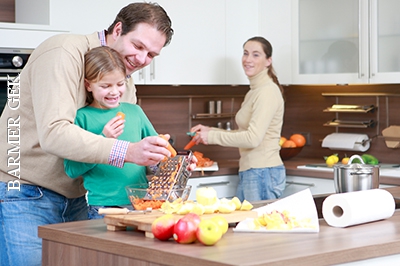 Eltern haben eine Vorbildfunktion in puncto Essen und Süßigkeitenkonsum.