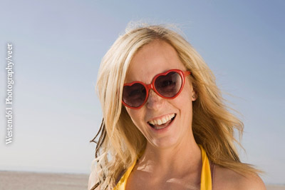 Form und Tönungsgrad der Sonnenbrille sind nicht nur reine Geschmackssache. Sie beeinflussen stark die Schutzfunktion der Brille.