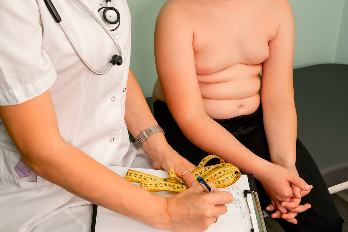 Ob ein Kind Übergewicht hat kann die Ärzt*in am besten einschätzen.